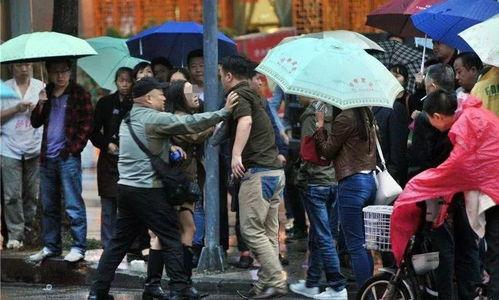 吃瓜事件网红男女离石,吃瓜群众热议背后的真相